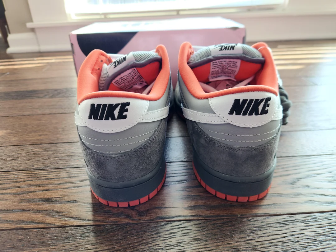 Grey SB sneakers — heels