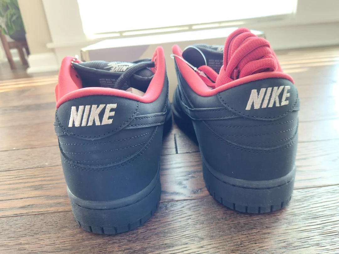 Black and red SB sneakers — heels