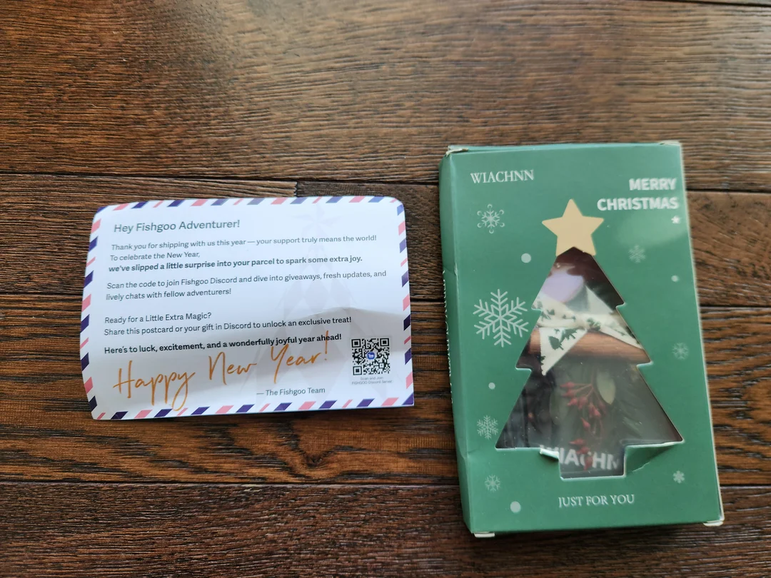 Small card and ornament included with the parcel