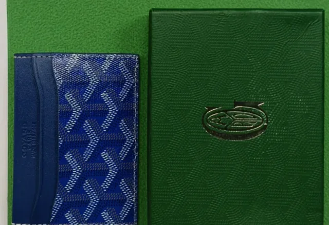 Blue patterned cardholder and green packaging — Fishgoo warehouse QC photo